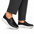 Clark - Men's Black Milled Leather Sneaker